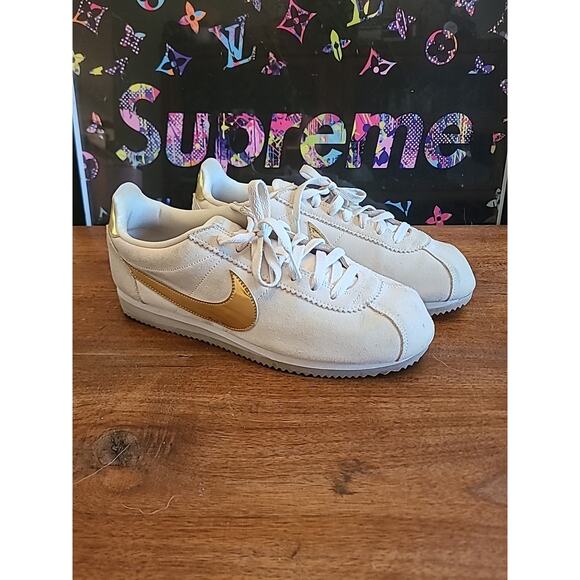 Size 12 Nike Cortez Womens White Metallic Swoosh Suede Sneaker 902856-013 - Picture 1 of 13